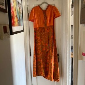 Vintage 1950/1960’s silk maxi dress with belt